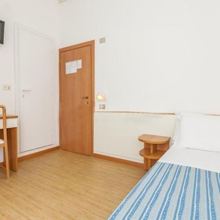 Hotel Azzurro Cattolica Zewnętrze zdjęcie