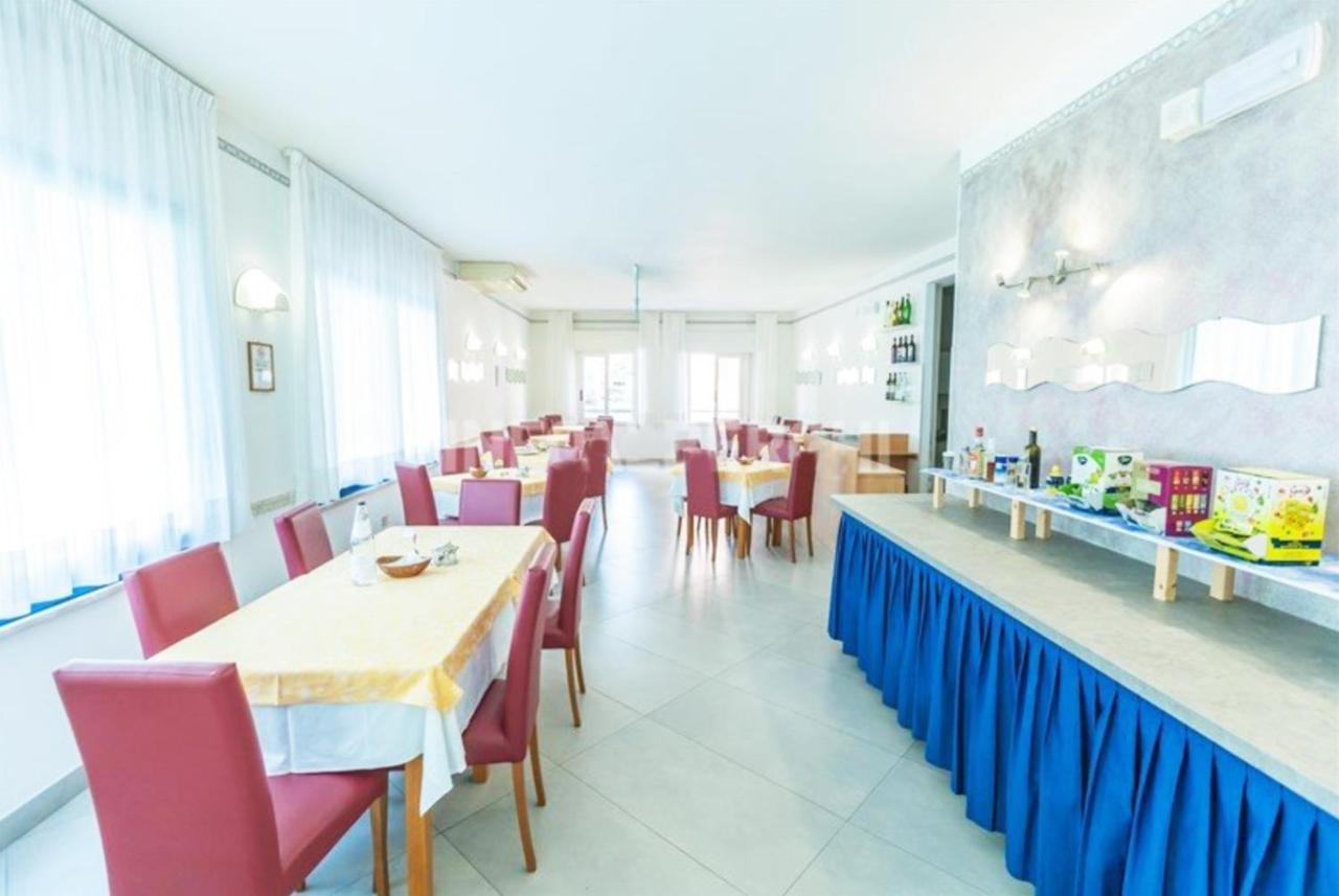 Hotel Azzurro Cattolica Zewnętrze zdjęcie