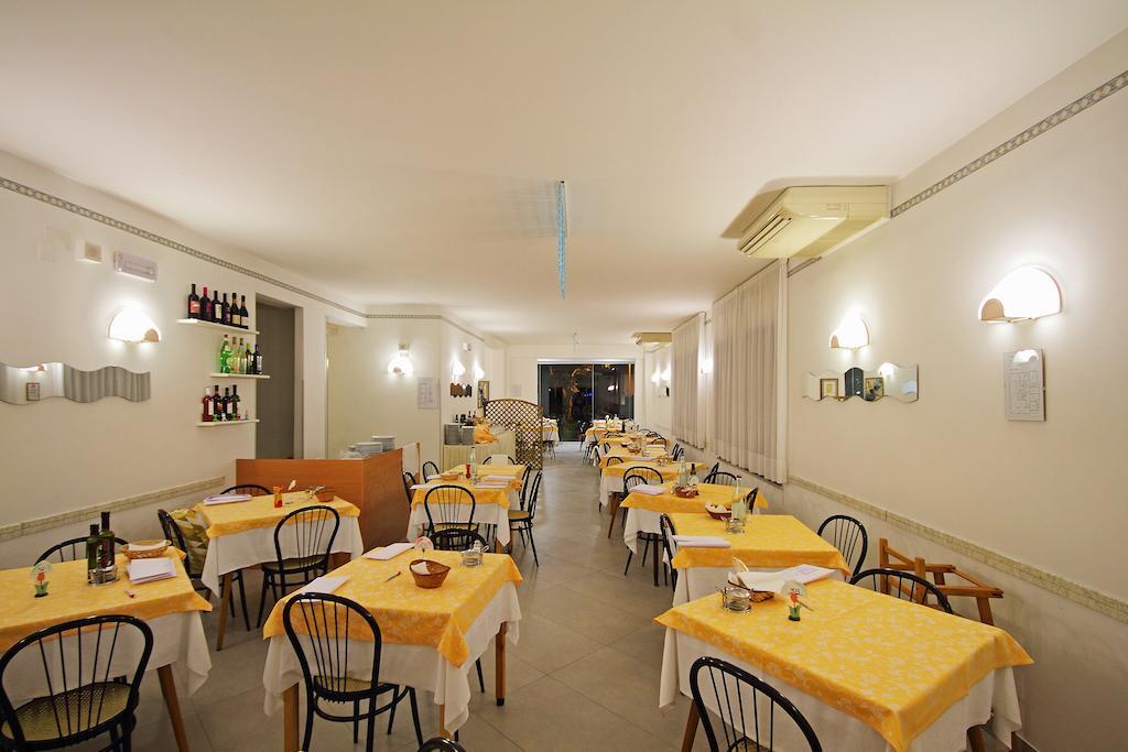Hotel Azzurro Cattolica Zewnętrze zdjęcie