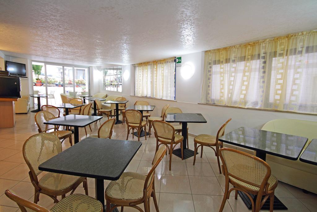 Hotel Azzurro Cattolica Zewnętrze zdjęcie