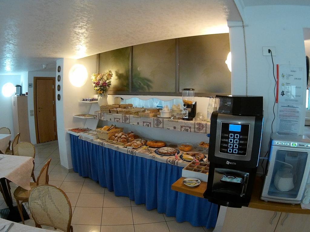 Hotel Azzurro Cattolica Zewnętrze zdjęcie