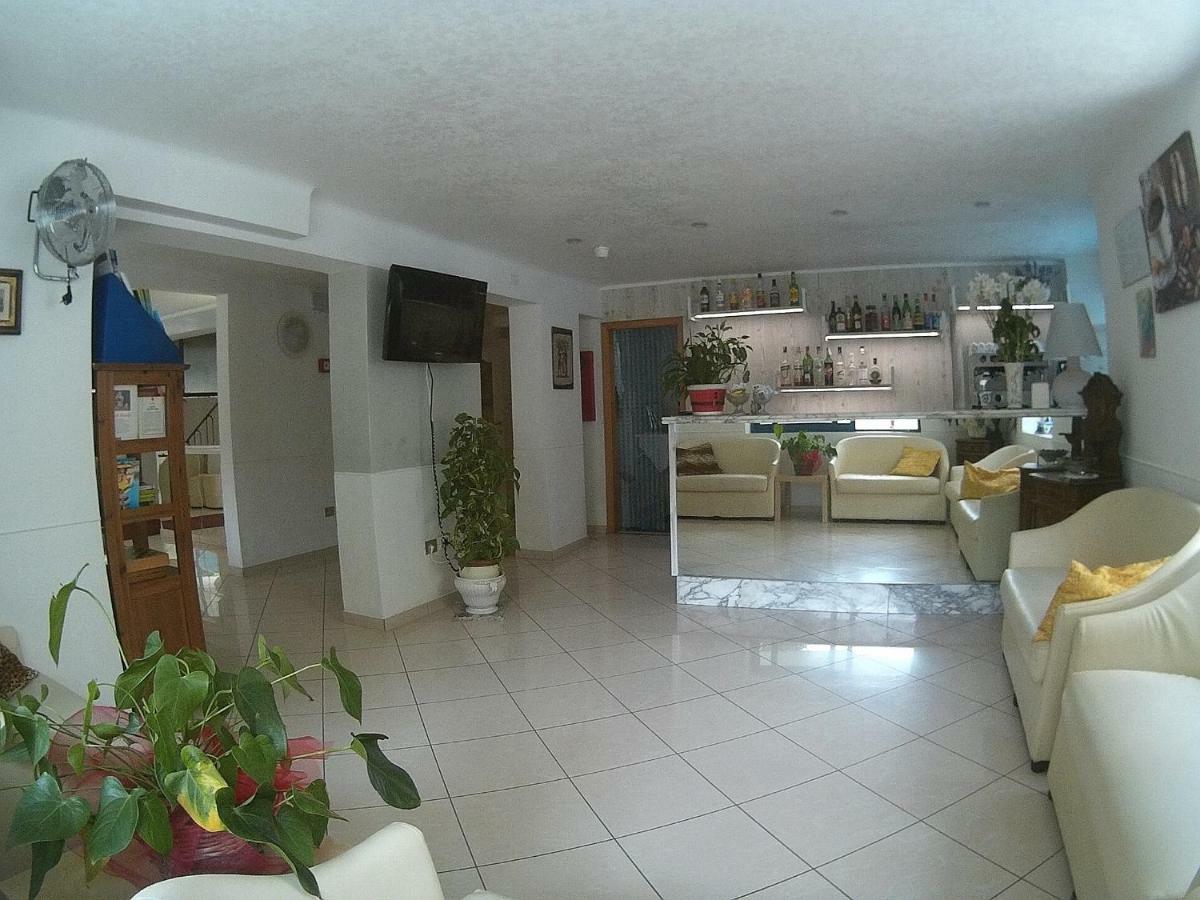Hotel Azzurro Cattolica Zewnętrze zdjęcie